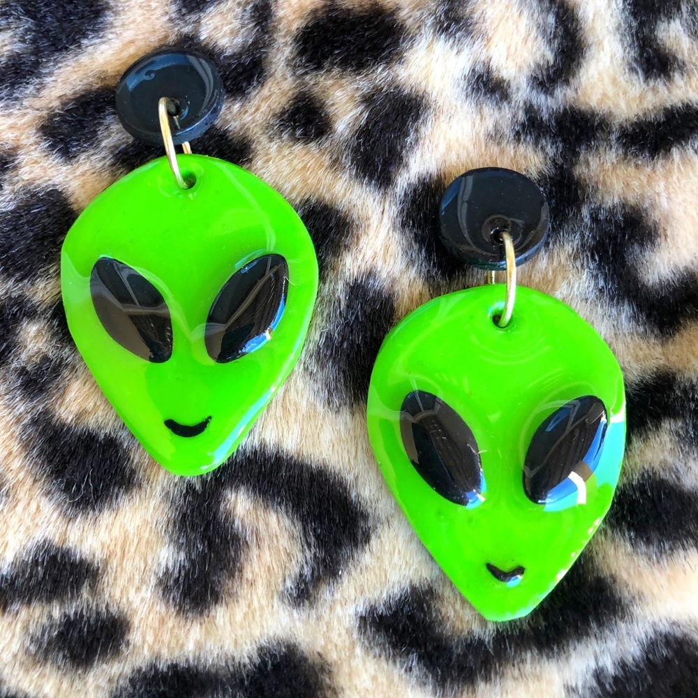 👽90s Style Far Out Glossy Alien Earrings!👽